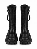 Bota Circuit 001 para mujer negra — vista trasera aislada sobre fondo blanco puro, render de concepto de diseño digital.